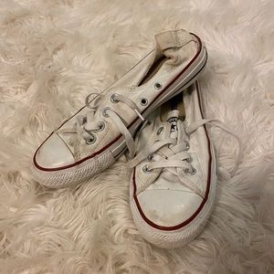 Stretchy low-top white converse